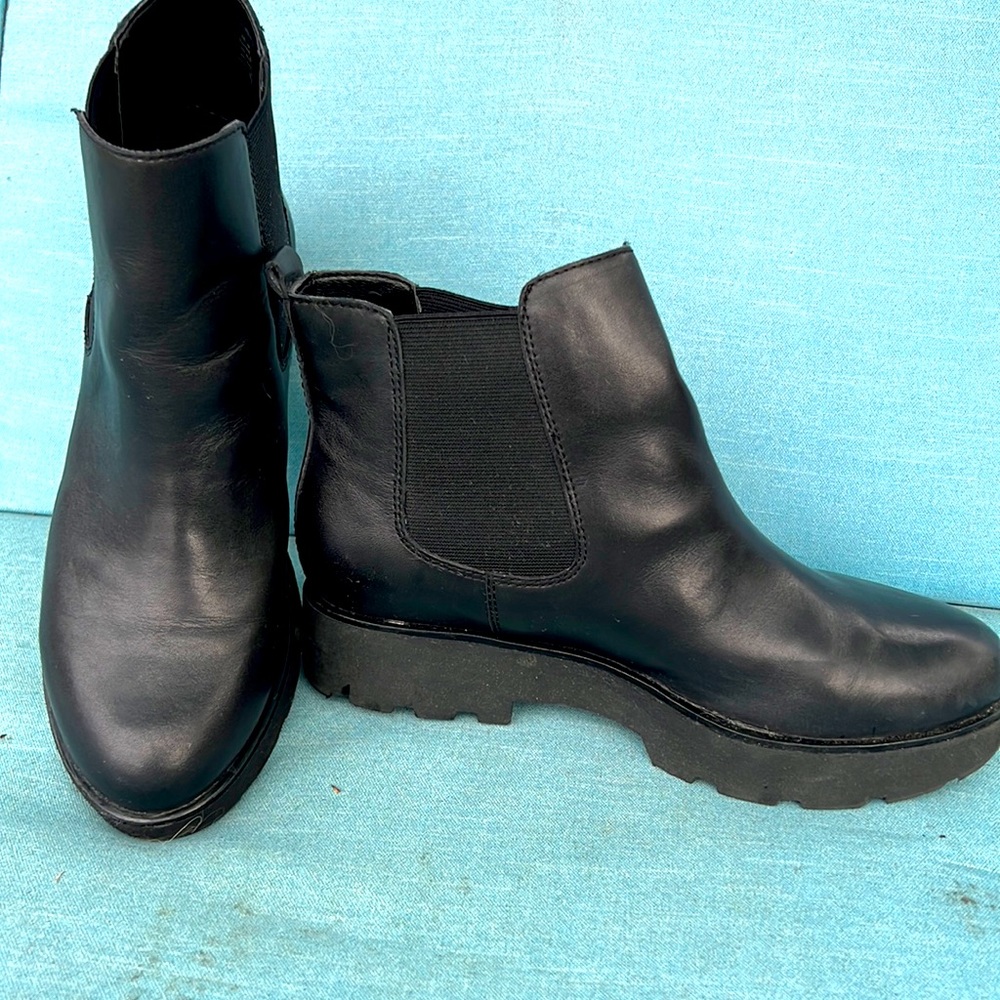 NWT Steve Madden short leather boot